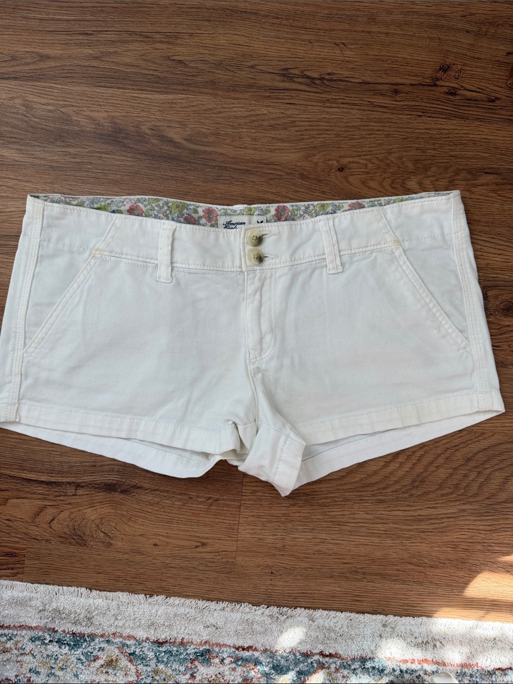 American Eagle White Cotton Stretch Shorts